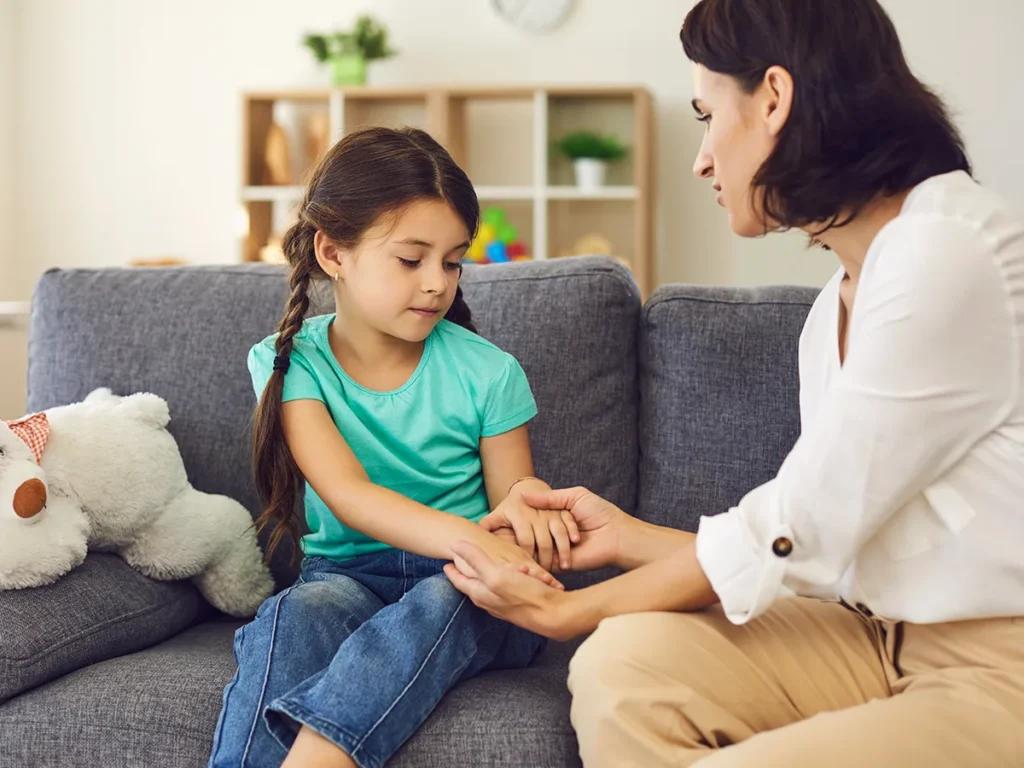 A lady holding a young girl’s hands